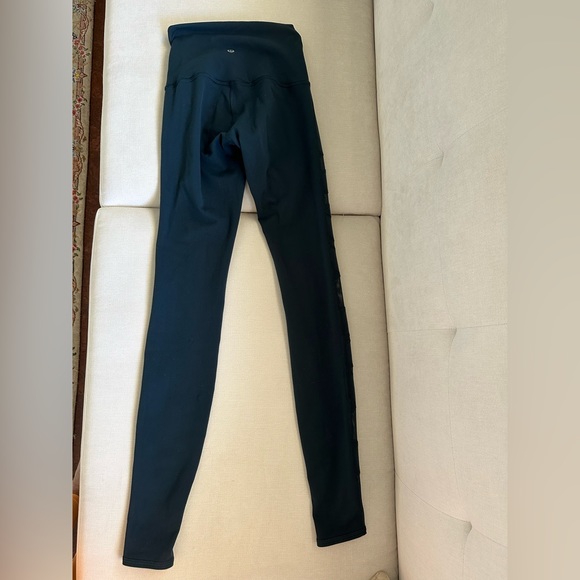 Lululemon Wunder Under high rise tech mesh submarine. Size 2 - Picture 9 of 11